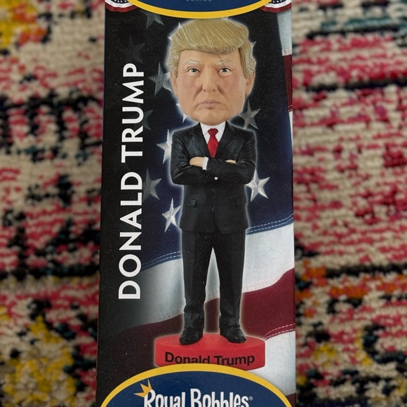 DONALD TRUMP - ROYAL BOBBLES - Limited Edition Figure NWOT - Picture 5 of 9